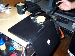 cooking an egg with a macbook